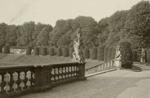 Heidenau-Großsedlitz. Barockgarten Großsedlitz (1719/1727). "Stille Musik" (Entwurf wohl M. D. Pöppelmann). Blick abwärts