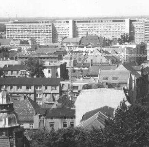 Cottbus-Mitte. Altstadt und Wohnscheibe, Stadtpromenade. Blick vom Gerichtsturm nach Westen
