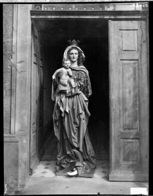Offenburg Franziskanerkloster Madonnafigur mit Kind