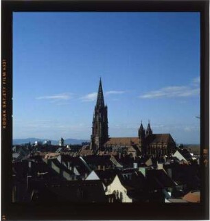 Das Freiburger Münster Unserer Lieben Frau mit Altstadt