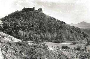 Thüringer Becken. Gebiet der Drei Gleichen, vorn Wanderslebener Gleiche, hinten rechts Wachsenburg