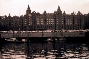 Hamburg: Zollgebäude am Brooktorhafen