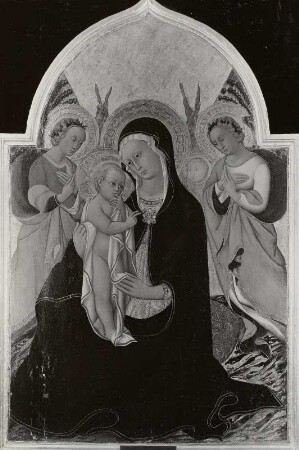 Maria mit dem Kinde und zwei Engeln
