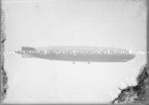 Luftschiff "0-LZ127", von Bord des Hochseepassagierdampfers "Bremen" aus fotografiert