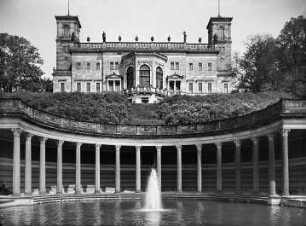 Schloss Albrechtsberg, Gartenseite, Terrassenanlage. Blick zum Schloß