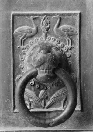 Bronzetür mit Heiligen und der Passion Christi: Türklopfer