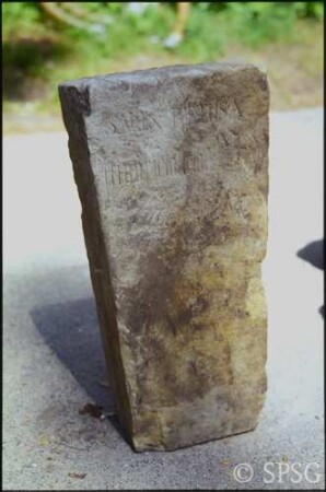 Potsdam, Park Sanssouci, Baumschule Sanssouci, gefundene Steinplatten mit Namen von Baumarten, Inschrift: Salix betusa (salix retusa?), Weidenart.