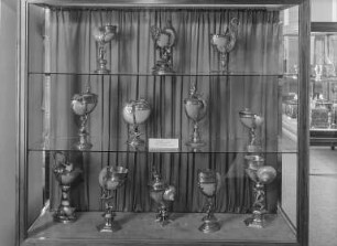 Vitrine 14: Muschelpokale in silbervergoldeten Fassungen