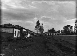 Nerópolis : Blick auf eine Straße der Kleinstadt Nerópolis im Bundesstaat Goiás.