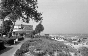 Scharbeutz: Strandcafé und Promenade
