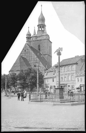 Hettstedt. Jakobikirche mit Kriegerdenkmal