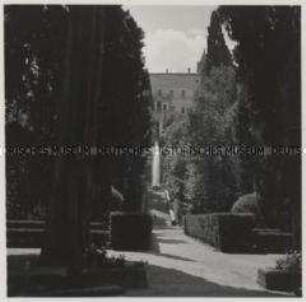 Tivoli, Villa d'Este, Park, Allee mit Blick auf die große Fontäne und die Hauptterrasse