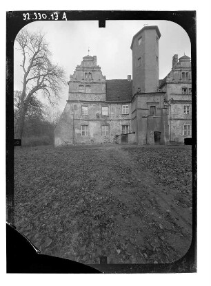 Groß Polzin-Quilow. Herrenhaus (2. H. 16. Jh., Umbau A. 17. Jh.). Hofseite (Teilansicht)