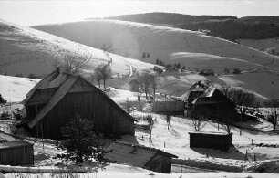 Höfe im Schnee bei Stohren