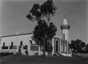 Moschee : Menschen vor einer Moschee in Eritrea