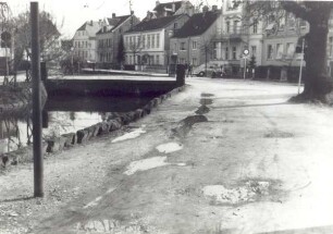 Wallgraben und Wall vor der Brücke über die Freiligrathstraße. Detmold