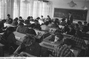 Dresden, Niedersedlitz. Kulturräume, April 1951