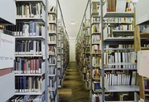 Sächsische Landesbibliothek - Staats- und Universitätsbibliothek Dresden. Zentralbibliothek (ehem. Landesbibliothek). 2. Obergeschoss. Musikabteilung, Magazin Druckschriften : Dresden-Neustadt, Marienallee 12. Sächsische Landesbibliothek - Staats- und Universitätsbibliothek Dresden. Zentralbibliothek (ehem. Landesbibliothek). 2. Obergeschoss. Musikabteilung, Magazin Druckschriften