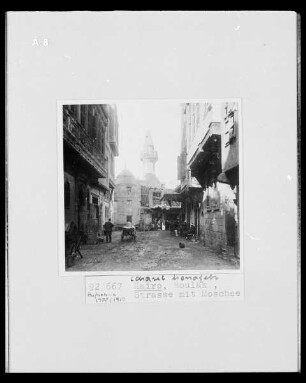 Straße mit Moscheen