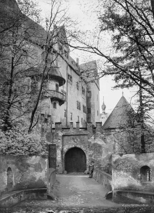 Schloss Rochsburg : Rochsburg. Schloss. Zugang und Rondell mit Schießscharten vor der ehemaligen Zugbrücke