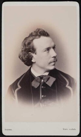 Porträt Wilhelm Schaffganz (1839-1910; Sänger). Albuminabzug auf Karton (Carte-de-visite mit Atelieraufdruck verso)