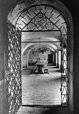 Gittertür zum Rittersaal : Gittertür zum Rittersaal. Schmiedeeisen (um 1925?). Meersburg, Altes Schloss