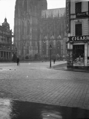 Köln, Kölner Dom vom heutige Roncalliplatz aus gesehen