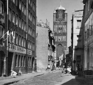 Stralsund. Blick entlang der Jacobiturmstraße zur St.-Jakobi-Kirche