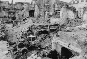 Ruine der Frauenkirche während ihrer archäologischen Enttrümmerung