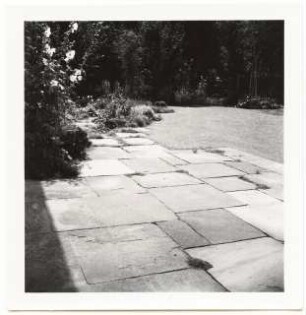Garten Elsbeth Heddenhausen, Berlin-Zehlendorf: Plattenweg