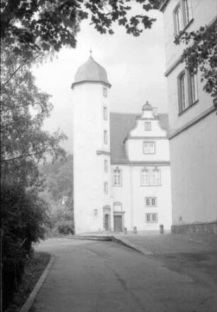 Rotenburg/Fulda: Schloss, Hofseite mit Turm