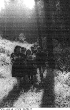"Jugendleben". Kinderlandbewegung, Wanderungen etc., 1946/47