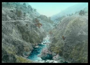 Japan (?). Gebirgslandschaft mit Fluss