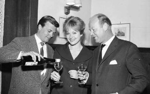 Aufführung des Films "Kriegsgericht" im Kino "Universum".
