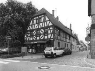 Frankfurt, Alt-Schwanheim 12, Schwarzbachstraße 13a