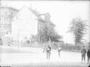 Ludwigstraße; Wörmlitzer Straße; Cansteinstraße. linke Bildseite: Cannsteinstraße 10 (Eckhaus). rechte Bildseite: Ludwigstraße 29 (heute abgerissen)