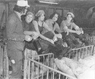 Jugendbrigade der Auszubildenden der LPG (T) Schweineproduktion Gladau