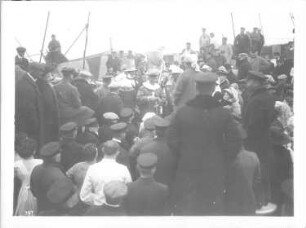 Kreuzfahrten der Hamburg-Amerika Linie, 1912. Fest der Polarmeertaufe an Bord eines Hochseepassagierdampfers, vermutl. Victoria Luise