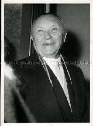 Konrad Adenauer an seinem 82. Geburtstag