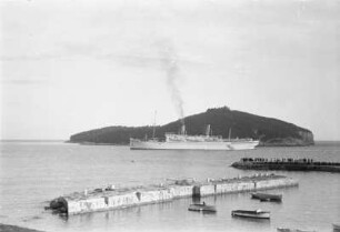 Wellenbrecher : Wellenbrecher im Hafen von Dubrovnik.