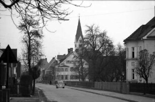 Bobingen: Bahnhofstraße und katholische Kirche [St. Felizitas]