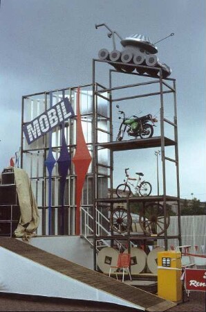 DDR. Berlin. Mobil (wohl Messedekoration)