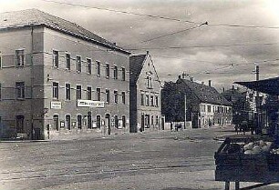 Dresden-Seidnitz. Bodenbacher Straße. Blick nach Osten zum ehem. Gasthof Seidnitz und zum Vierseithof (Nr. 99)