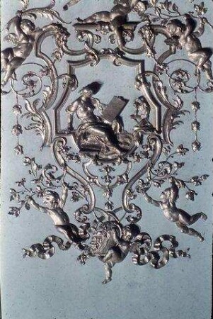Stuckfelder mit ornamentalem und figuralem Dekor