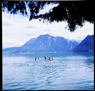 Burgau: Badende im Attersee