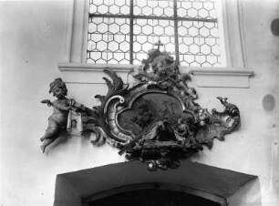 6. Kreuzwegstation: Veronika reicht das Schweißtuch : 6. Kreuzwegstation: Veronika reicht das Schweißtuch. Holz, geschnitzt (1752/1753; J. A. Feuchtmayer). Birnau (Uhldingen-Mühlhofen), Wallfahrtskirche Sankt Maria