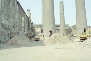 Maschinenhaus Werk II, Schornstein 3, 4, 2, von SO