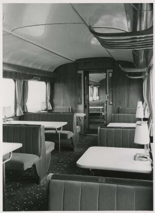 Speiseraum im TEE-Zug der Deutschen Bundesbahn