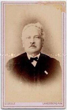 Atelierfoto Brustbild eines Mannes