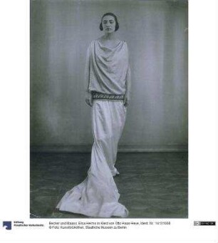 Elsa Heims in Kleid von Otto Haas-Heye